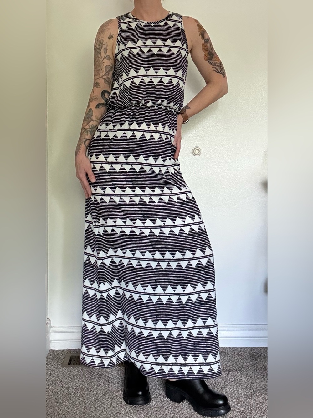 H&M Black and White Geometric Maxi dress - size 6